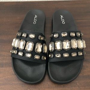 SOLD Aldo slides